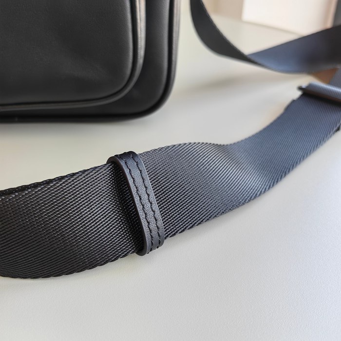 BURBERRY プレスロゴ小ショルダー サイズ:22.5x14.5cm