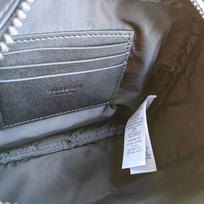 BURBERRY プレスロゴ小ショルダー サイズ:22.5x14.5cm