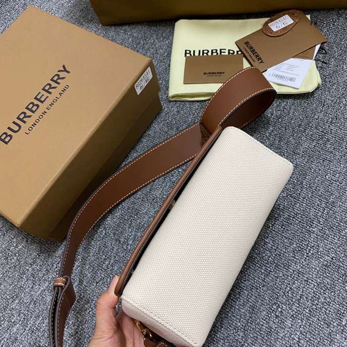 BURBERRY 4541 斜め掛け サイズ:18x12cm