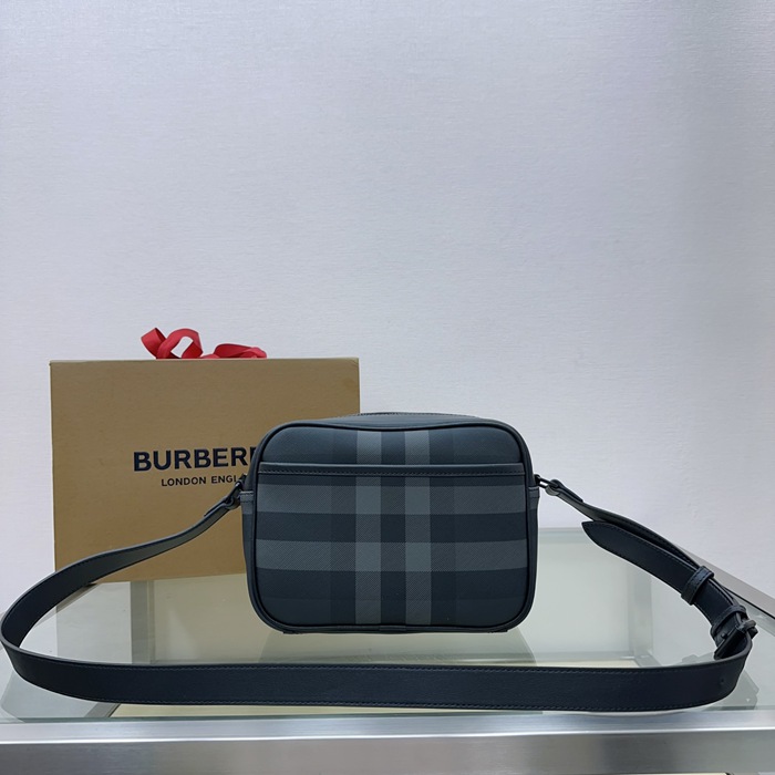 BURBERRY 3481 グレー斜め掛け サイズ:22.5x16cm