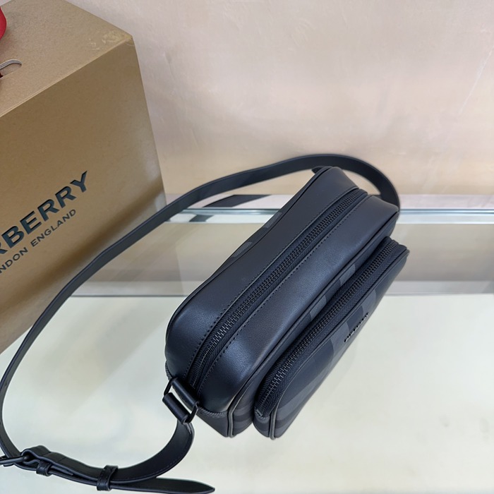 BURBERRY 3481 グレー斜め掛け サイズ:22.5x16cm