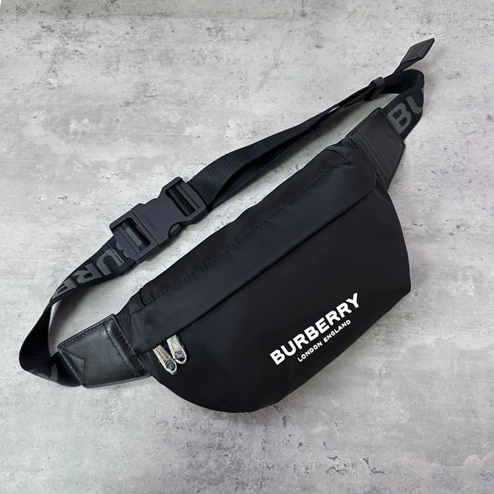 BURBERRY ECONYL素材ウエストバッグ サイズ:31x16x7.5cm BURBERRY ECONYL素材ウエストバッグ サイズ:31x16x7.5cm