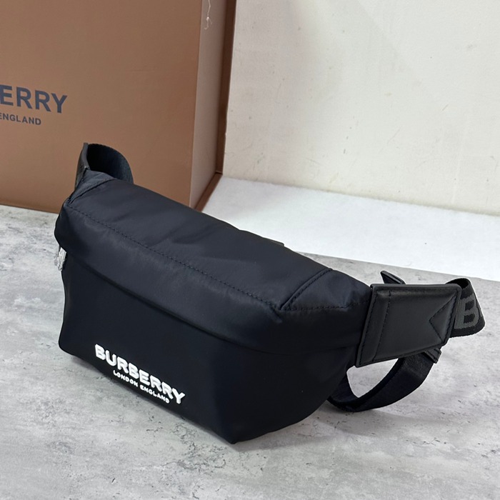 BURBERRY ECONYL素材ウエストバッグ サイズ:31x16x7.5cm