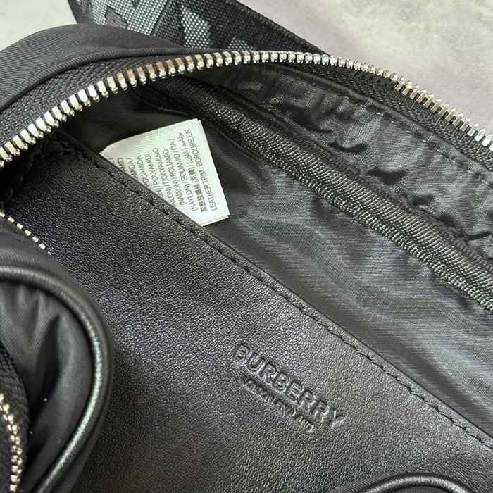 BURBERRY ECONYL素材斜め掛け サイズ:22.5x16x6.5cm