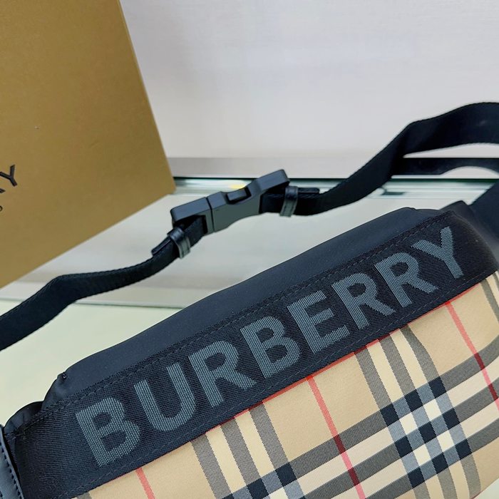 BURBERRY ナイロンウエストバッグ サイズ:31x17cm
