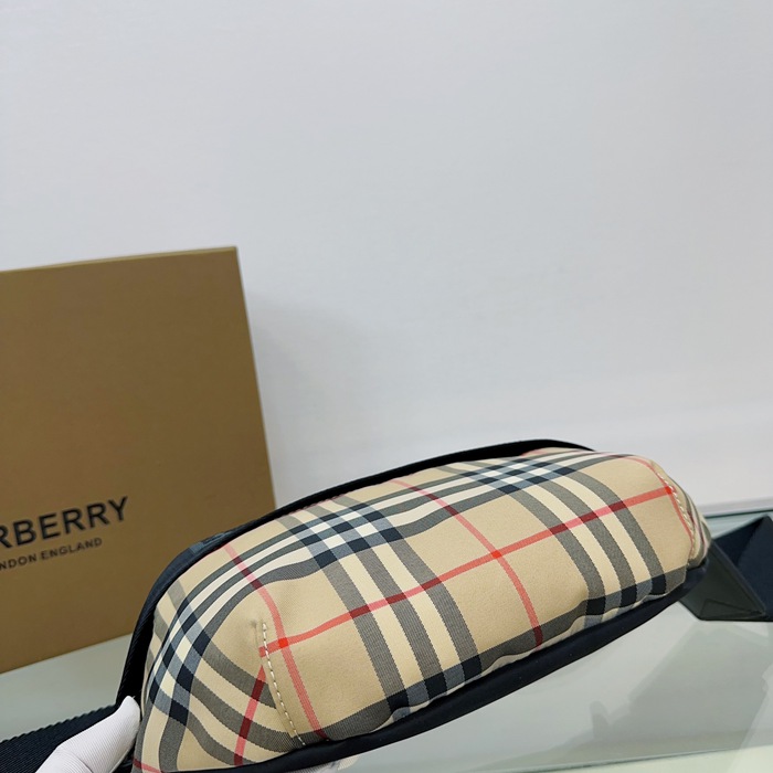 BURBERRY ナイロンウエストバッグ サイズ:31x17cm