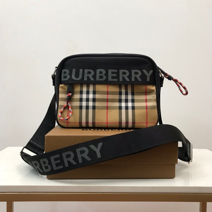 BURBERRY 6691 パイロットナイロン斜め掛け サイズ:22x16.5x11cm BURBERRY 6691 パイロットナイロン斜め掛け サイズ:22x16.5x11cm