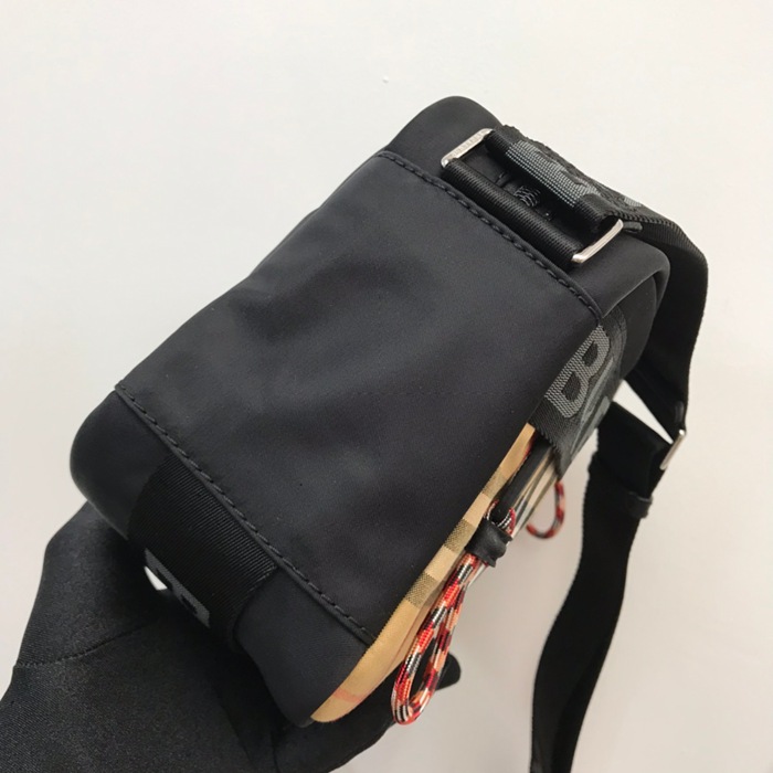 BURBERRY 6691 パイロットナイロン斜め掛け サイズ:22x16.5x11cm
