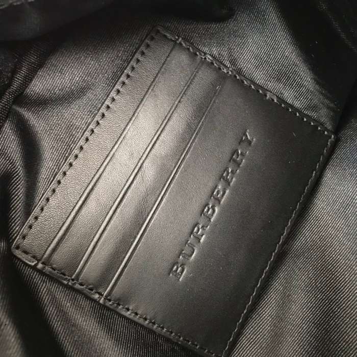 BURBERRY 6691 パイロットナイロン斜め掛け サイズ:22x16.5x11cm