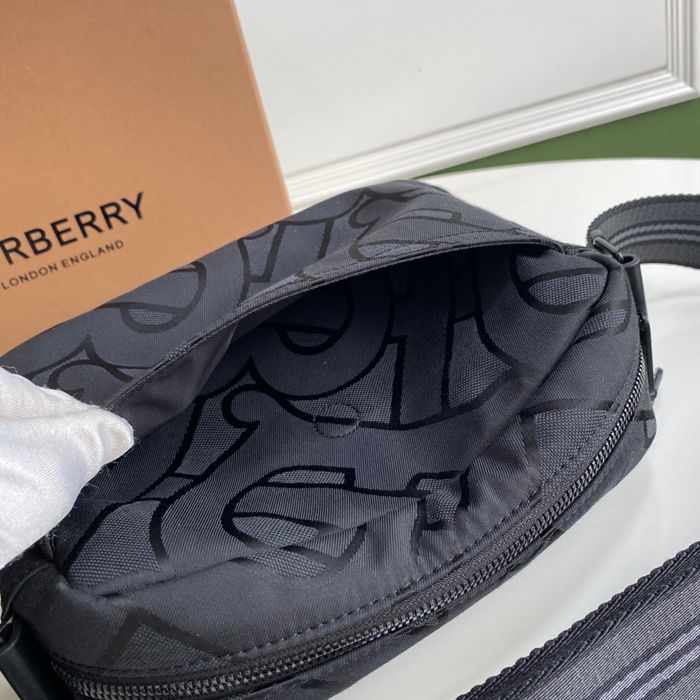 BURBERRY 3482 ナイロンカメラバッグ サイズ:23x15cm