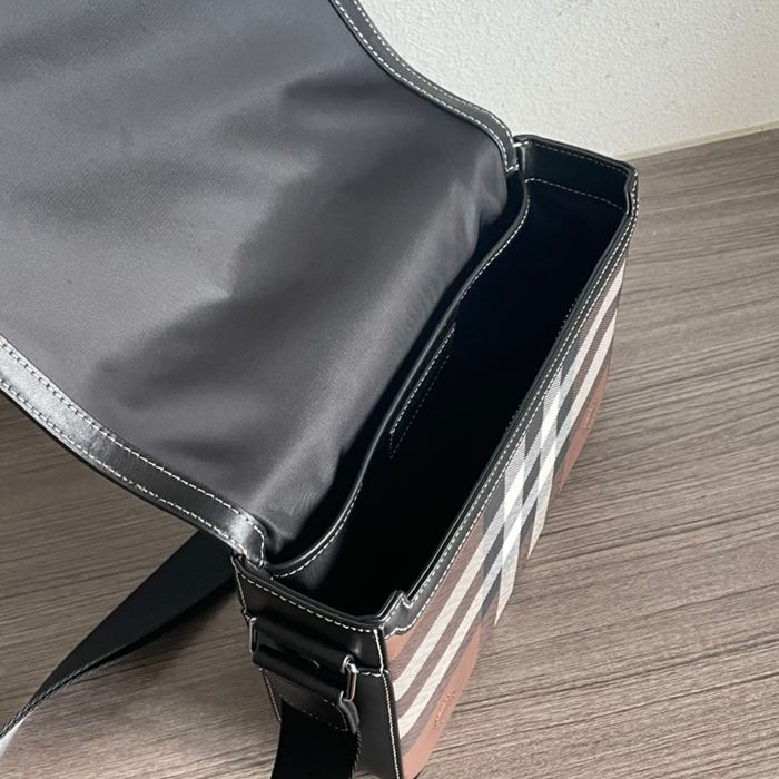 BURBERRY チェックメッセンジャー サイズ:25.5x21.5x6.5cm