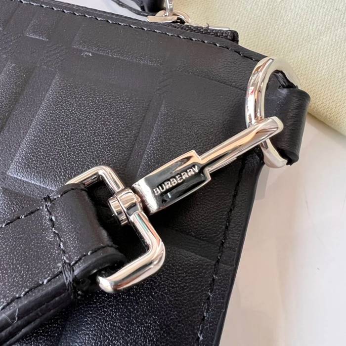 BURBERRY 大プレスチェックレザージップポーチ サイズ:30x20cm
