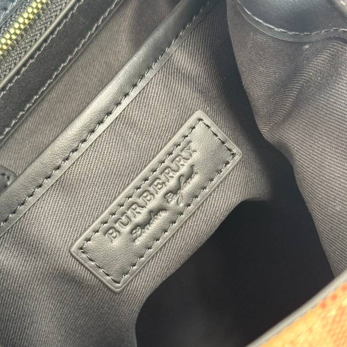 BURBERRY 2011 キャンバスチェック軍用リュック サイズ:32x22cm