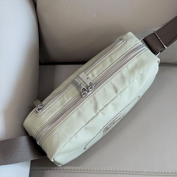 BURBERRY 3881 斜め掛け サイズ:26.5x18cm