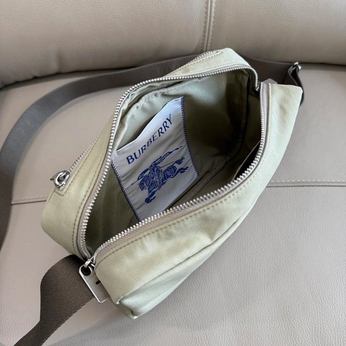 BURBERRY 3881 斜め掛け サイズ:26.5x18cm