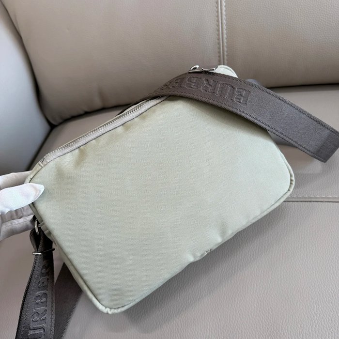 BURBERRY 3881 斜め掛け サイズ:26.5x18cm