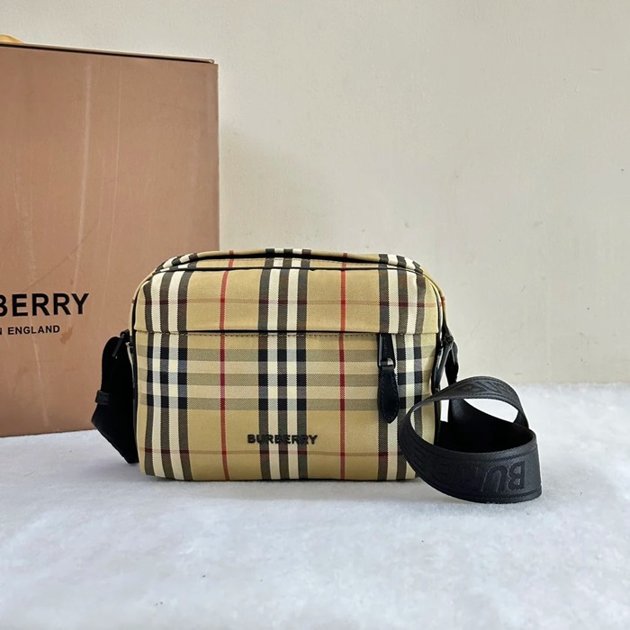 BURBERRY バーバリーチェック パディバッグ サイズ:22.5x16x6.5cm BURBERRY バーバリーチェック パディバッグ サイズ:22.5x16x6.5cm