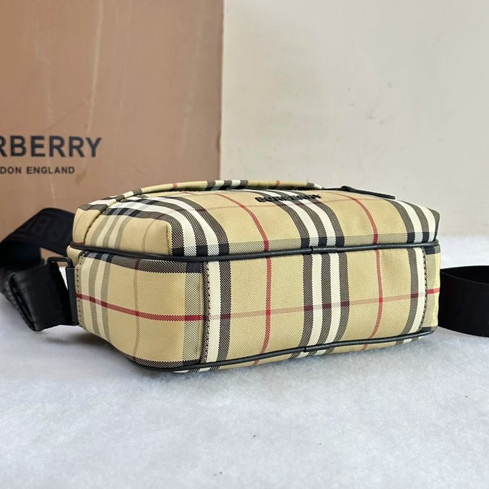 BURBERRY バーバリーチェック パディバッグ サイズ:22.5x16x6.5cm