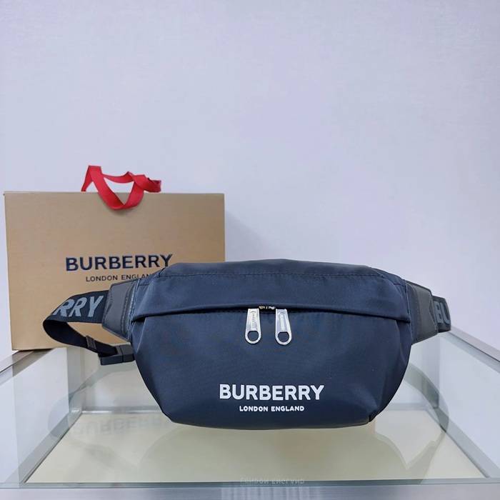 BURBERRY TBロゴウエストバッグ サイズ:31x14cm BURBERRY TBロゴウエストバッグ サイズ:31x14cm