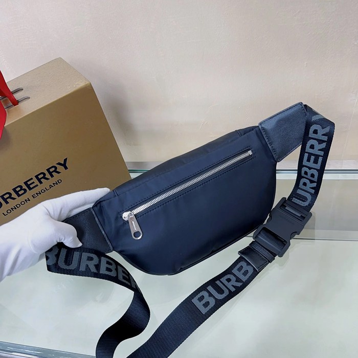 BURBERRY TBロゴウエストバッグ サイズ:31x14cm