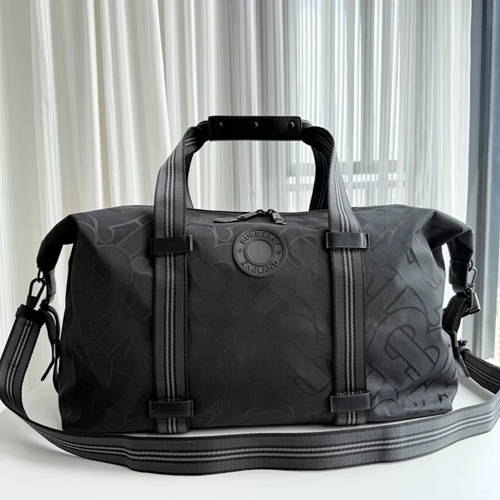 BURBERRY ナイロントラベルバッグ ニューTB素材 サイズ:50x29x19cm BURBERRY ナイロントラベルバッグ ニューTB素材 サイズ:50x29x19cm