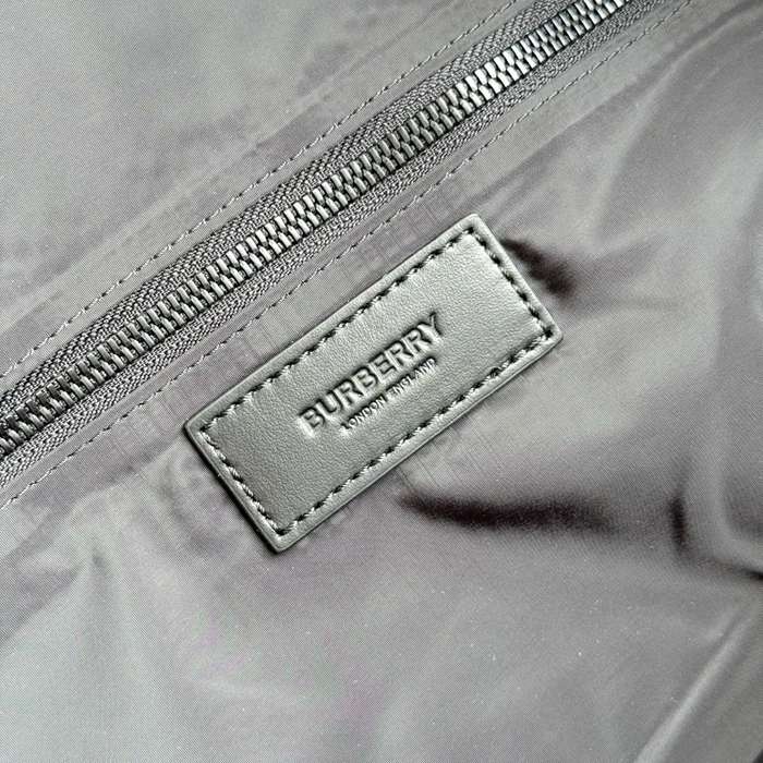 BURBERRY ナイロントラベルバッグ ニューTB素材 サイズ:50x29x19cm