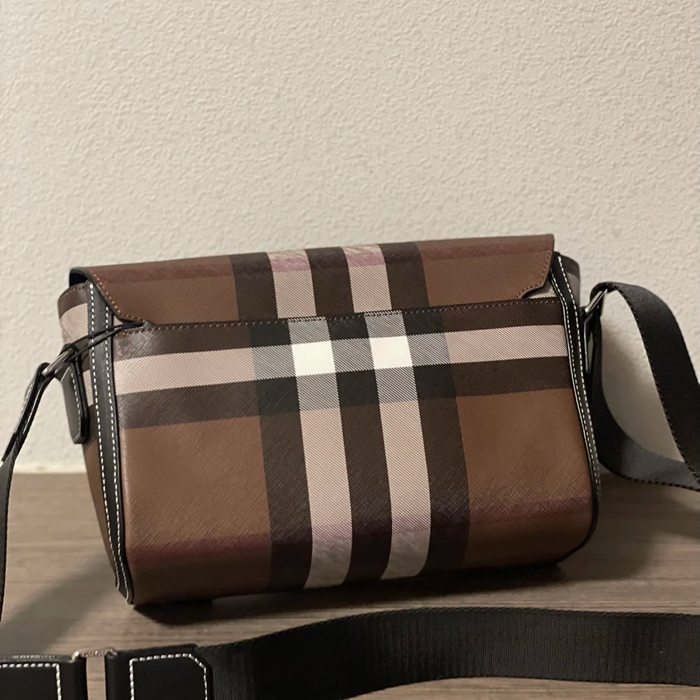BURBERRY ブラウンチェックメッセンジャー サイズ:29x17.5x8.5cm