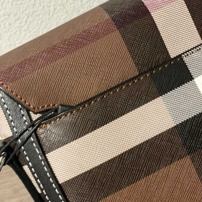 BURBERRY ブラウンチェックメッセンジャー サイズ:29x17.5x8.5cm