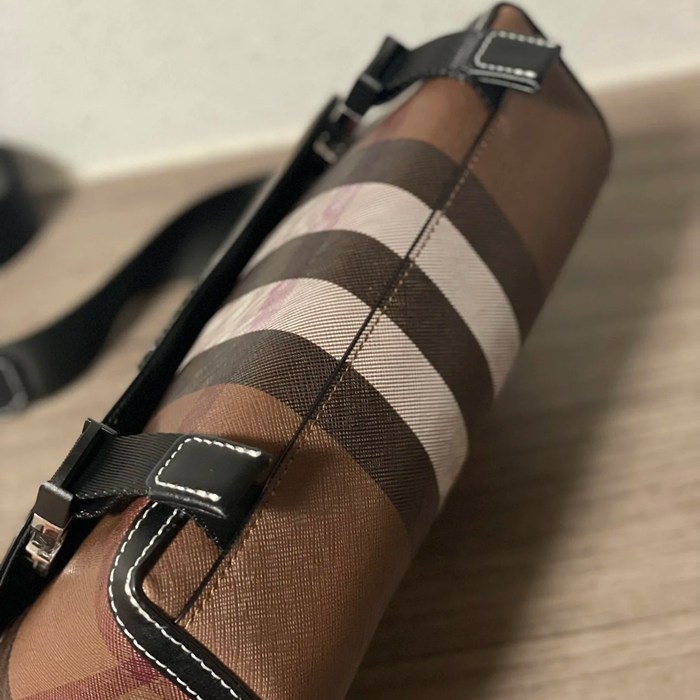 BURBERRY ブラウンチェックメッセンジャー サイズ:29x17.5x8.5cm