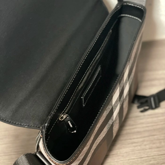 BURBERRY ブラウンチェックメッセンジャー サイズ:29x17.5x8.5cm