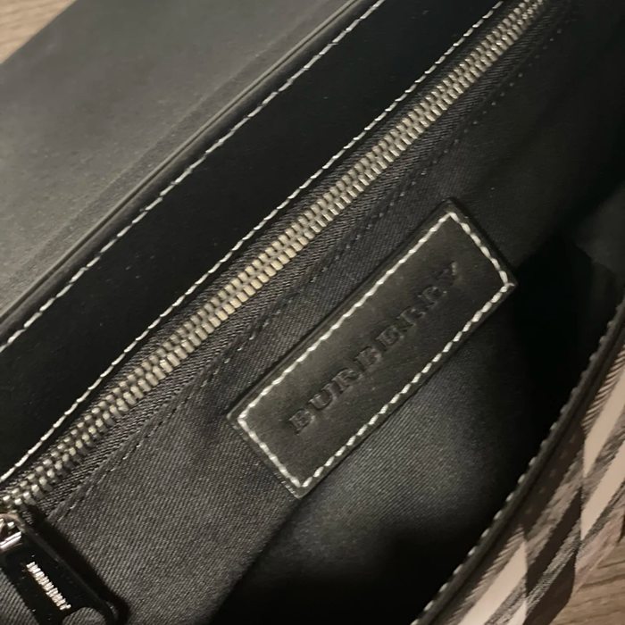 BURBERRY ブラウンチェックメッセンジャー サイズ:29x17.5x8.5cm