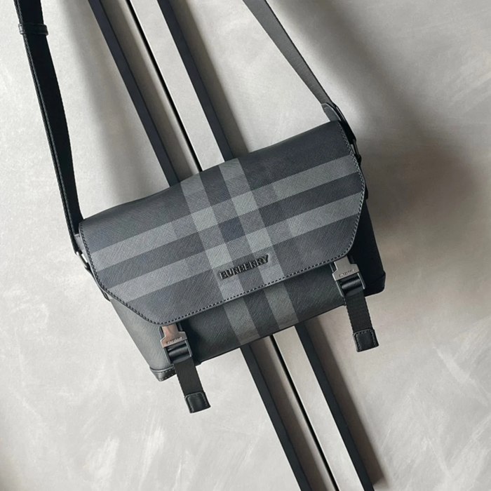 BURBERRY チャコールチェックメッセンジャー サイズ:29x17.5x8.5cm BURBERRY チャコールチェックメッセンジャー サイズ:29x17.5x8.5cm