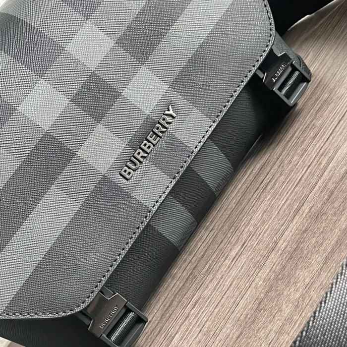 BURBERRY チャコールチェックメッセンジャー サイズ:29x17.5x8.5cm