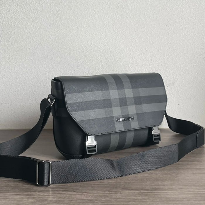 BURBERRY チャコールチェックメッセンジャー サイズ:29x17.5x8.5cm