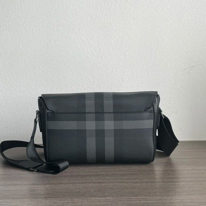 BURBERRY チャコールチェックメッセンジャー サイズ:29x17.5x8.5cm