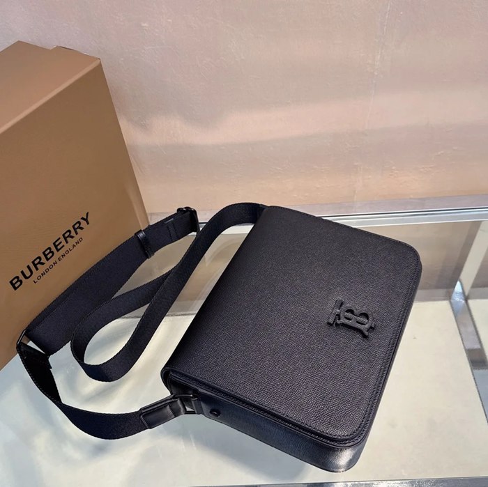 BURBERRY 1731 最新メッセンジャー 手のひら紋牛皮 サイズ:25.5x21.5x6.5cm