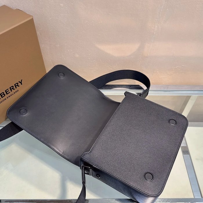 BURBERRY 1731 最新メッセンジャー 手のひら紋牛皮 サイズ:25.5x21.5x6.5cm