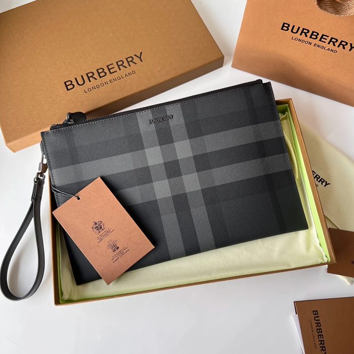 BURBERRY チェックジップポーチ ロンドンチェック サイズ:30x19.5cm BURBERRY チェックジップポーチ ロンドンチェック サイズ:30x19.5cm