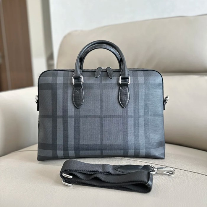 BURBERRY 884155 スモークチェックブリーフケース サイズ:37x27x5.5cm BURBERRY 884155 スモークチェックブリーフケース サイズ:37x27x5.5cm
