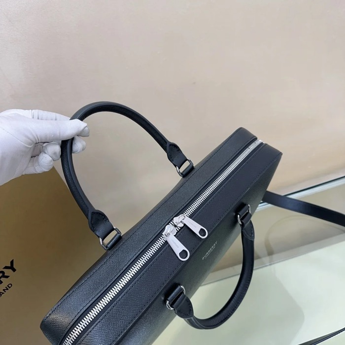 BURBERRY 8121 粒紋牛皮ブリーフケース サイズ:37.5x27cm