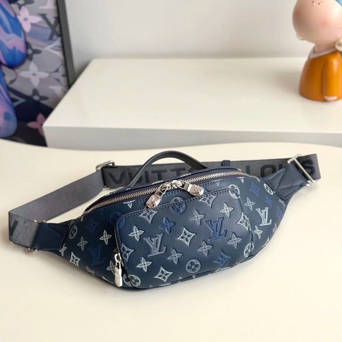 BURBERRY M28619 オールレザーウエストバッグ ブルー サイズ:30x15cm