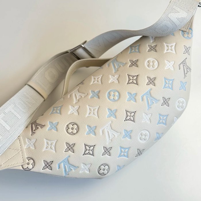 BURBERRY M28619 牛皮革ウエストバッグ サイズ:30x15cm