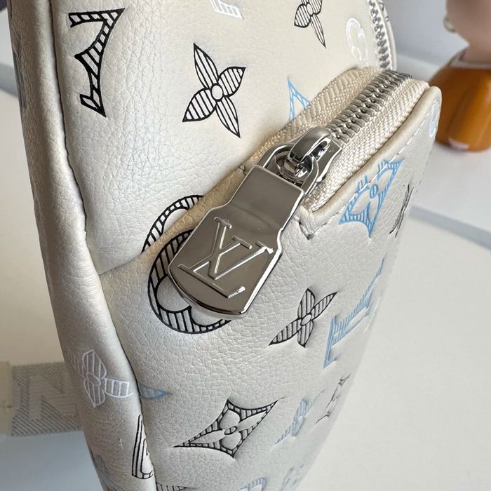 BURBERRY M28619 牛皮革ウエストバッグ サイズ:30x15cm