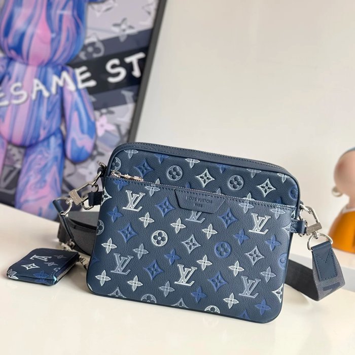 BURBERRY M28618 パターンメッセンジャー サイズ:25x18.5cm