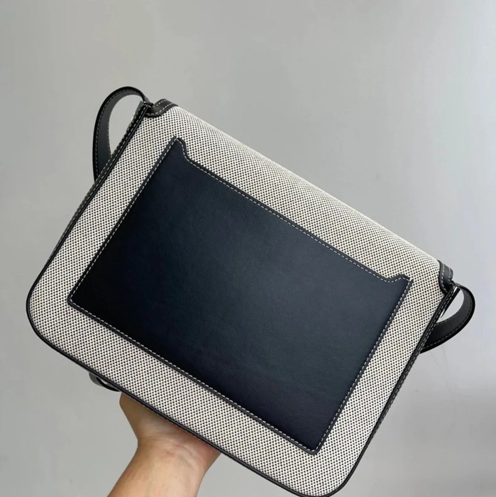 BURBERRY 0361 キャンバス×レザーメッセンジャー サイズ:28x21.5cm