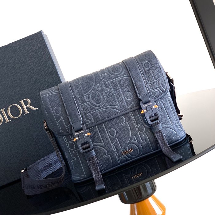 DIOR フラップメッセンジャー ディオールグラビティアウトライン サイズ:24x18cm DIOR フラップメッセンジャー ディオールグラビティアウトライン サイズ:24x18cm