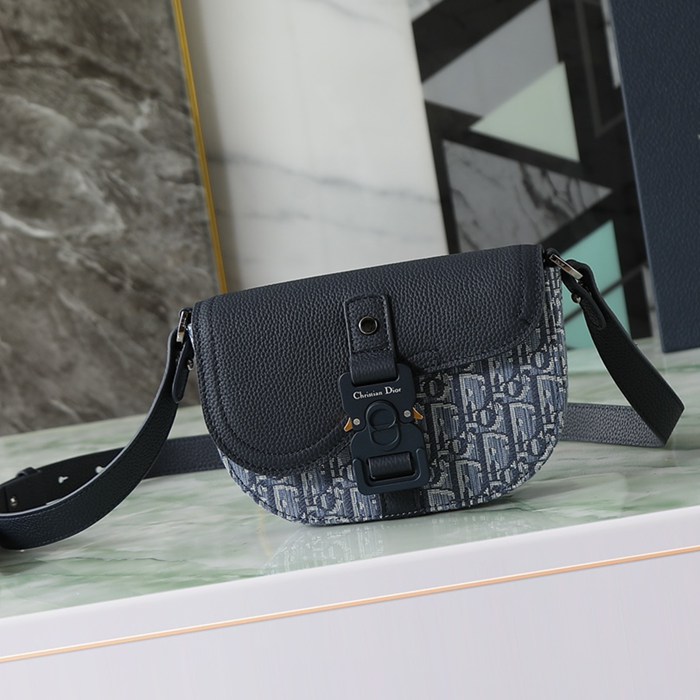DIOR サドルメッセンジャー オブリーク 青 サイズ:20x13.5x5.5cm DIOR サドルメッセンジャー オブリーク 青 サイズ:20x13.5x5.5cm