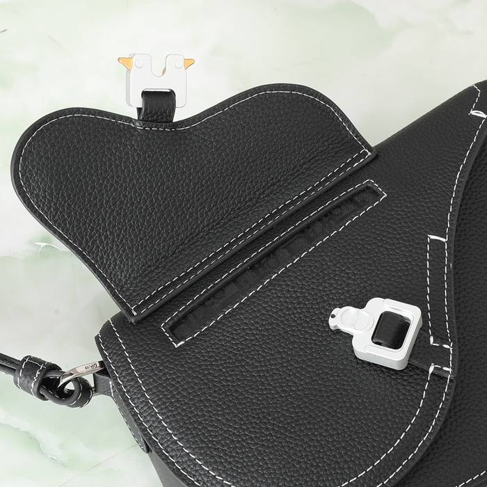 DIOR サドルメッセンジャー 粒面牛皮革 サイズ:24x16.5x5.5cm