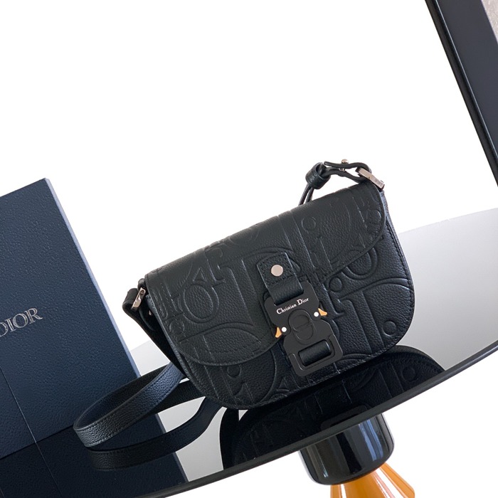 DIOR サドルフラップメッセンジャー ディオールグラビティ サイズ:20x13.5x5.5cm