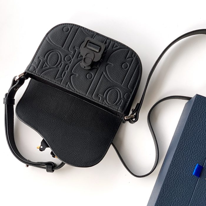 DIOR サドルフラップメッセンジャー ディオールグラビティ サイズ:20x13.5x5.5cm